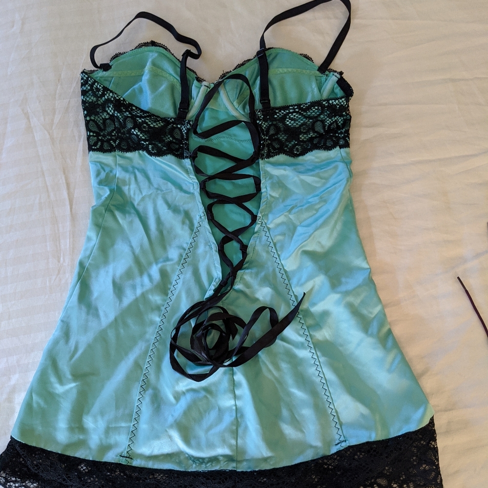 Lingerie - Picture 2 of 4